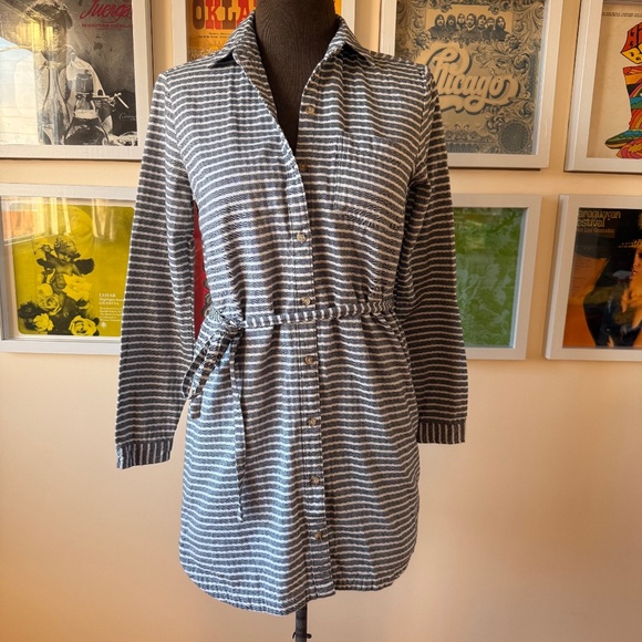 Black and white striped Abercrombie & Fitch shirtdress - Picture 1 of 8